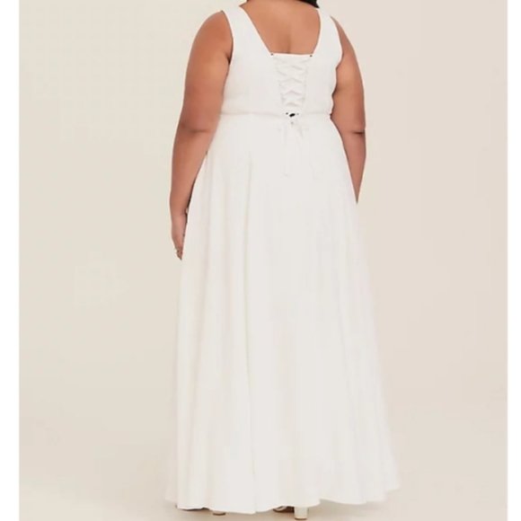 Torrid 16 Ivory Jacquard Sweetheart Wedding Gown - Picture 2 of 5